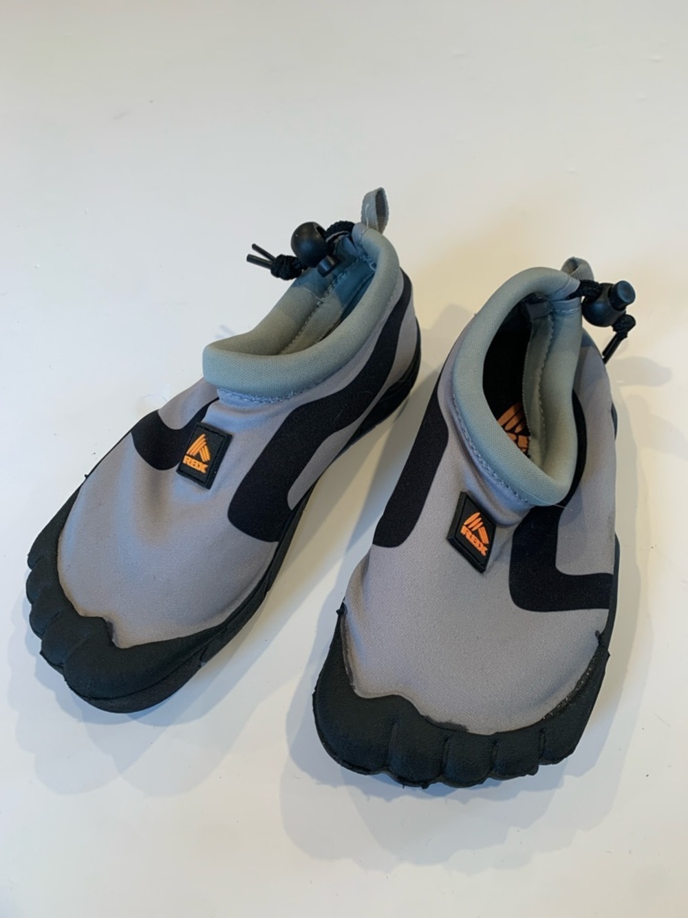 RBX Boys Youth Size 12/12 Gray and Black Five-Finger Toe Water Shoes